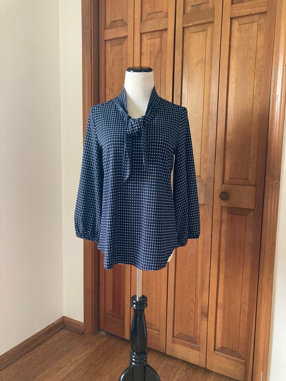 Adrianna Papell Blue Stretch Pullover Top With Tie, Size S